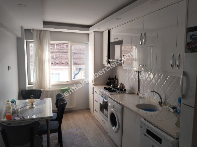 EMLAK HABERCİSİ 'NDEN MUDANYA ÖMERBEY KANALDA MERKEZİ NOKTADA  İÇİ SIFIR YAPILI 135 m2 3+1 DAİRE