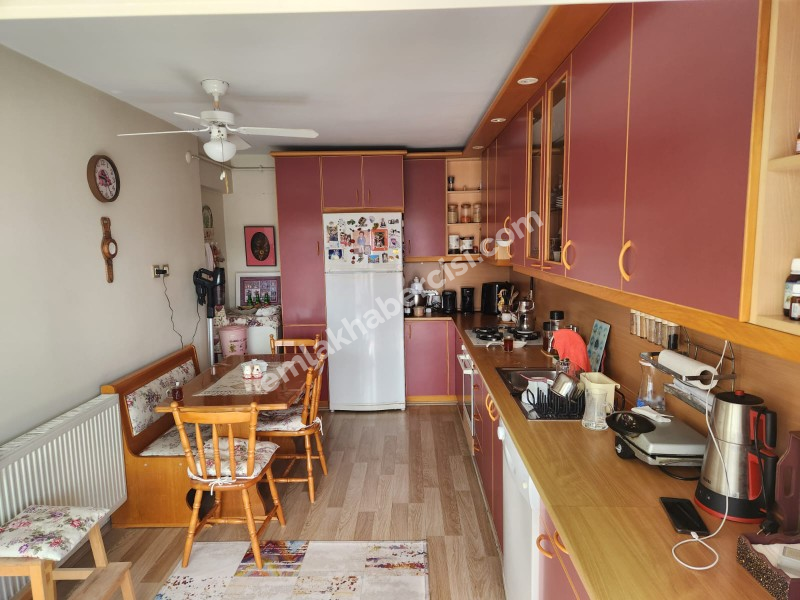 EMLAK HABERCİSİ 'NDEN MUDANYA ÖMERBEY  IŞIKLI YOLU MEVKİİDEFULL DENİZ MANZARALI E.BANYOLU 150 m2 MASRAFSIZ 3+1 DAİRE