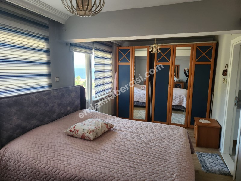 EMLAK HABERCİSİ 'NDEN MUDANYA ÖMERBEY  IŞIKLI YOLU MEVKİİDEFULL DENİZ MANZARALI E.BANYOLU 150 m2 MASRAFSIZ 3+1 DAİRE