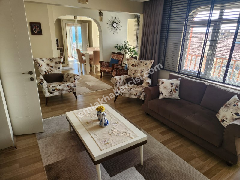 EMLAK HABERCİSİ 'NDEN MUDANYA ÖMERBEY  IŞIKLI YOLU MEVKİİDEFULL DENİZ MANZARALI E.BANYOLU 150 m2 MASRAFSIZ 3+1 DAİRE
