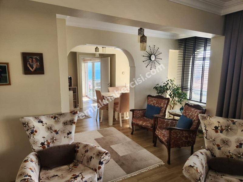 EMLAK HABERCİSİ 'NDEN MUDANYA ÖMERBEY  IŞIKLI YOLU MEVKİİDEFULL DENİZ MANZARALI E.BANYOLU 150 m2 MASRAFSIZ 3+1 DAİRE