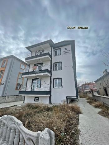 AFYON ÜÇOK EMLAKTAN MAREŞAL DE SIFIR AYARINDA LÜX 2+1 FIRSAT DAİRE