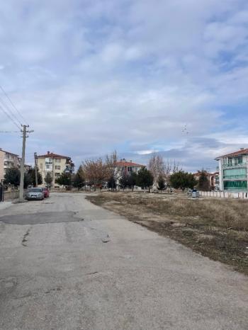 AFYON ÜÇOK EMLAKTAN MAREŞAL DE SIFIR AYARINDA LÜX 2+1 FIRSAT DAİRE