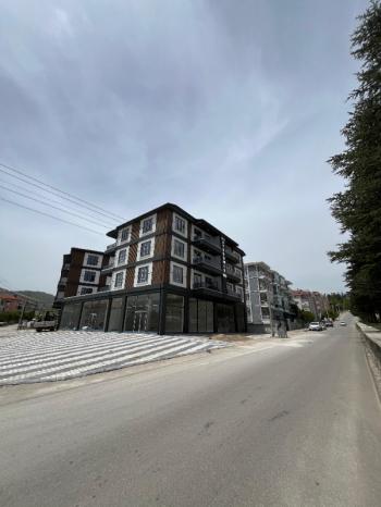 AFYON ÜÇOK EMLAKTAN KANLICA DA GÜLSAZAK BULVARI ÜZERİNDE SATILIK SIFIR DÜKKAN