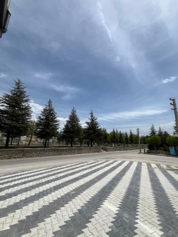 AFYON ÜÇOK EMLAKTAN KANLICA DA GÜLSAZAK BULVARI ÜZERİNDE SATILIK SIFIR DÜKKAN