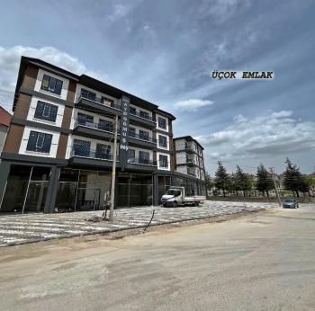 AFYON ÜÇOK EMLAKTAN KANLICA DA GÜLSAZAK BULVARI ÜZERİNDE SATILIK SIFIR DÜKKAN