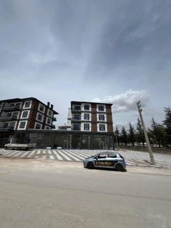 AFYON ÜÇOK EMLAKTAN KANLICA DA GÜLSAZAK BULVARI ÜZERİNDE SATILIK SIFIR DÜKKAN