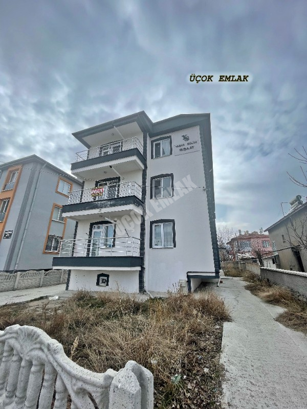 AFYON ÜÇOK EMLAKTAN MAREŞAL DE SIFIR AYARINDA LÜX 2+1 FIRSAT DAİRE