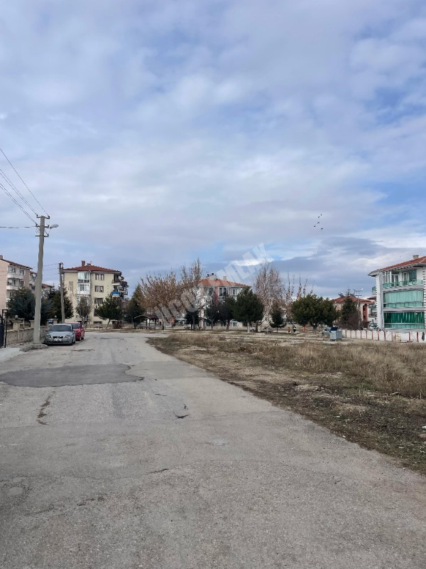 AFYON ÜÇOK EMLAKTAN MAREŞAL DE SIFIR AYARINDA LÜX 2+1 FIRSAT DAİRE