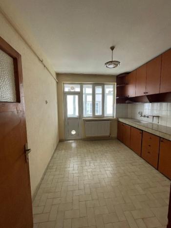 AFYON ÜÇOK EMLAKTAN ESENTEPE MAH KİRALIK 3+1 BAKIMLI DAİRE