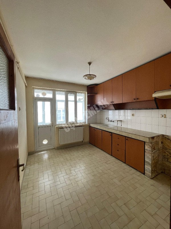 AFYON ÜÇOK EMLAKTAN ESENTEPE MAH KİRALIK 3+1 BAKIMLI DAİRE
