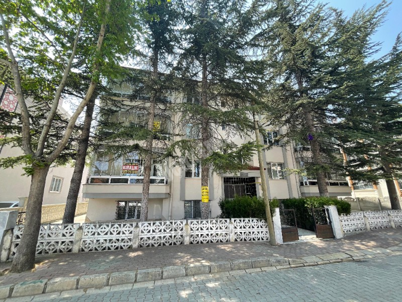 AFYON ÜÇOK EMLAKTAN ESENTEPE MAH KİRALIK 3+1 BAKIMLI DAİRE