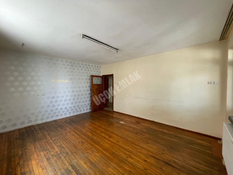 AFYON ÜÇOK EMLAKTAN ESENTEPE MAH KİRALIK 3+1 BAKIMLI DAİRE