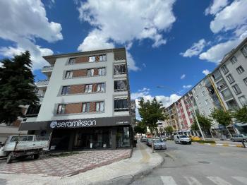 GÜVENAY- ÇORUM ULUKAVAK ÇİFTLİK CADDESİ ÜZERİ SATILIK  4+1 DAİRE