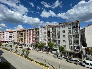 GÜVENAY- ÇORUM ULUKAVAK ÇİFTLİK CADDESİ ÜZERİ SATILIK  4+1 DAİRE