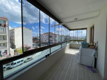 GÜVENAY- ÇORUM ULUKAVAK ÇİFTLİK CADDESİ ÜZERİ SATILIK  4+1 DAİRE