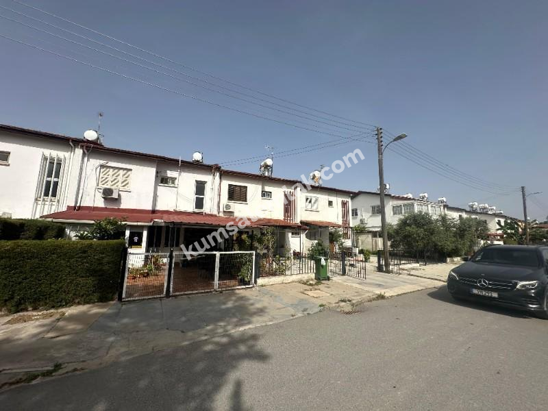 LEFKOŞA GÖÇMENKÖY BÖLGESİNDE SATILIK MÜSTAKİL İKİZ EV ( SOSYAL KONUT ) 
