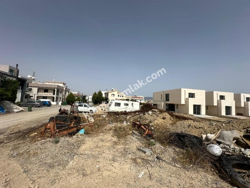 LEFKOŞA AYDEMET METEHAN BÖLGESİNDE SATILIK ARSA 