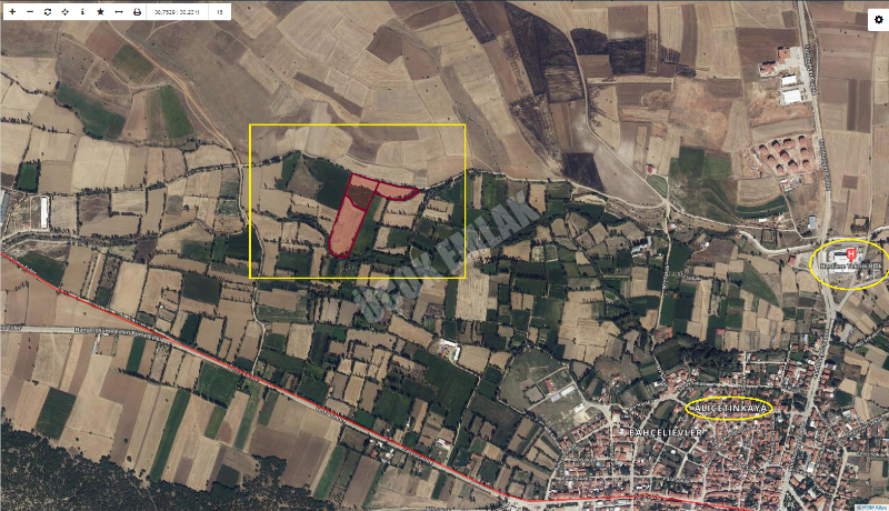 AFYON ÜÇOK EMLAKTAN SİNANPAŞA / ALİ ÇETİNKAYA MAH YOL ÜZERİ SATILIK 27.328M² TARLA