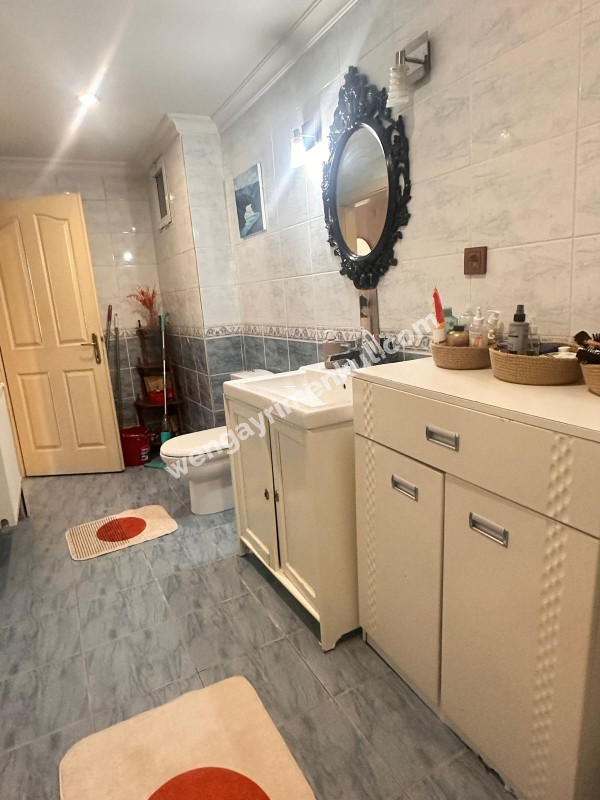 Bostancı Metroya Yakın Genç Binada Satılık Geniş 3+2 Dubleks Daire