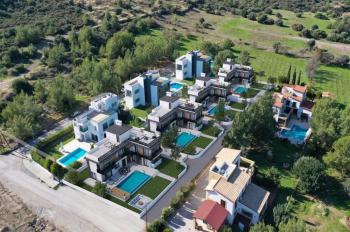 KKTC Girne Zeytinlik Bölgesinde Satılık Türk Tapulu Havuzlu 4+1 Lüks Villa