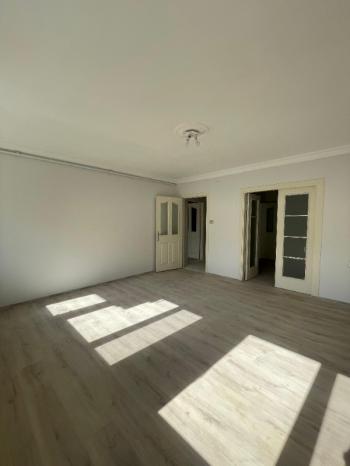 AFYON ÜÇOK EMLAKTAN MARULCU MAHALLESİNDE SATILIK 3+1 BAKIMLI DAİRE