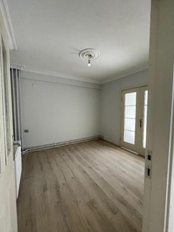AFYON ÜÇOK EMLAKTAN MARULCU MAHALLESİNDE SATILIK 3+1 BAKIMLI DAİRE