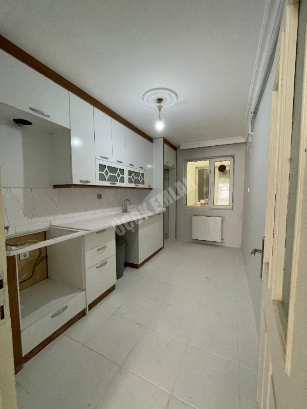 AFYON ÜÇOK EMLAKTAN MARULCU MAHALLESİNDE SATILIK 3+1 BAKIMLI DAİRE