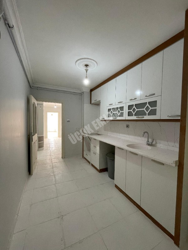 AFYON ÜÇOK EMLAKTAN MARULCU MAHALLESİNDE SATILIK 3+1 BAKIMLI DAİRE