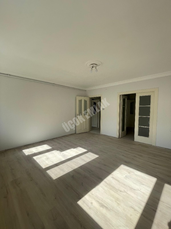 AFYON ÜÇOK EMLAKTAN MARULCU MAHALLESİNDE SATILIK 3+1 BAKIMLI DAİRE