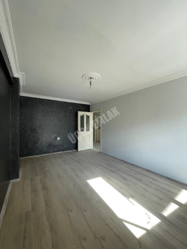AFYON ÜÇOK EMLAKTAN MARULCU MAHALLESİNDE SATILIK 3+1 BAKIMLI DAİRE