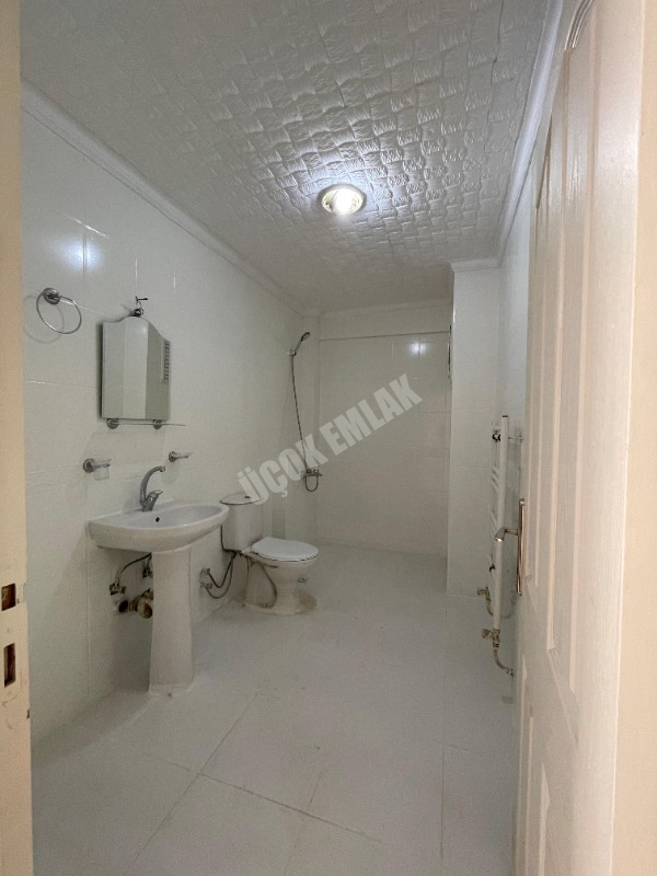 AFYON ÜÇOK EMLAKTAN MARULCU MAHALLESİNDE SATILIK 3+1 BAKIMLI DAİRE