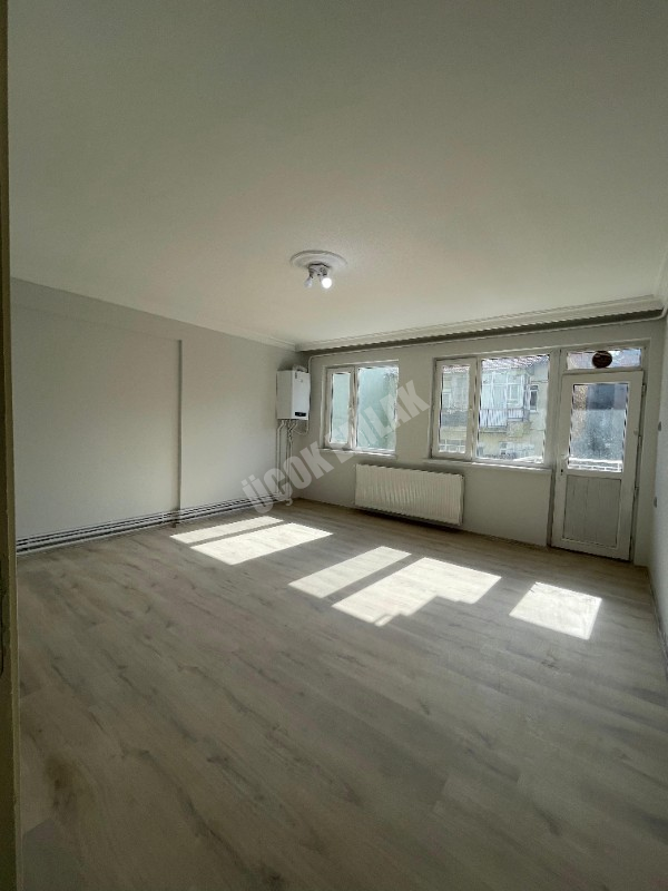 AFYON ÜÇOK EMLAKTAN MARULCU MAHALLESİNDE SATILIK 3+1 BAKIMLI DAİRE