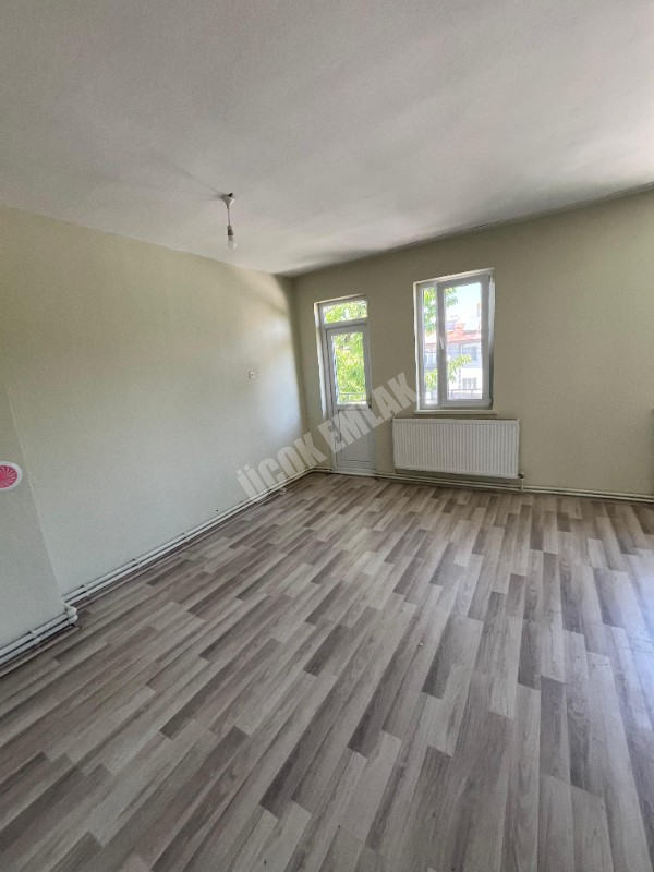 AFYON ÜÇOK EMLAKTAN FATİH MAH KİRALIK 3+1 DAİRE