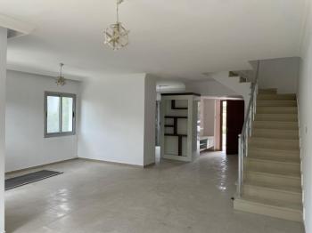 Lefkoşa Minareliköy'de HAVUZLU SİTE İÇERİSİNDE SATILIK 3+1 İKİZ VİLLA 