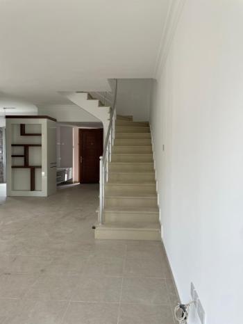 Lefkoşa Minareliköy'de HAVUZLU SİTE İÇERİSİNDE SATILIK 3+1 İKİZ VİLLA 