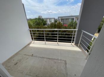 Lefkoşa Minareliköy'de HAVUZLU SİTE İÇERİSİNDE SATILIK 3+1 İKİZ VİLLA 