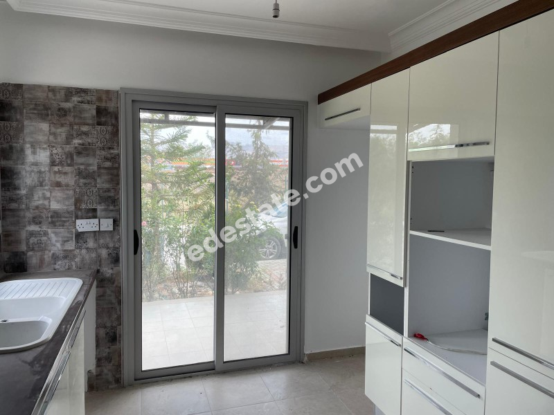 Lefkoşa Minareliköy'de HAVUZLU SİTE İÇERİSİNDE SATILIK 3+1 İKİZ VİLLA 