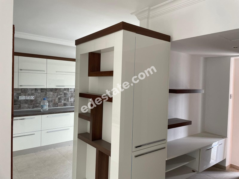 Lefkoşa Minareliköy'de HAVUZLU SİTE İÇERİSİNDE SATILIK 3+1 İKİZ VİLLA 