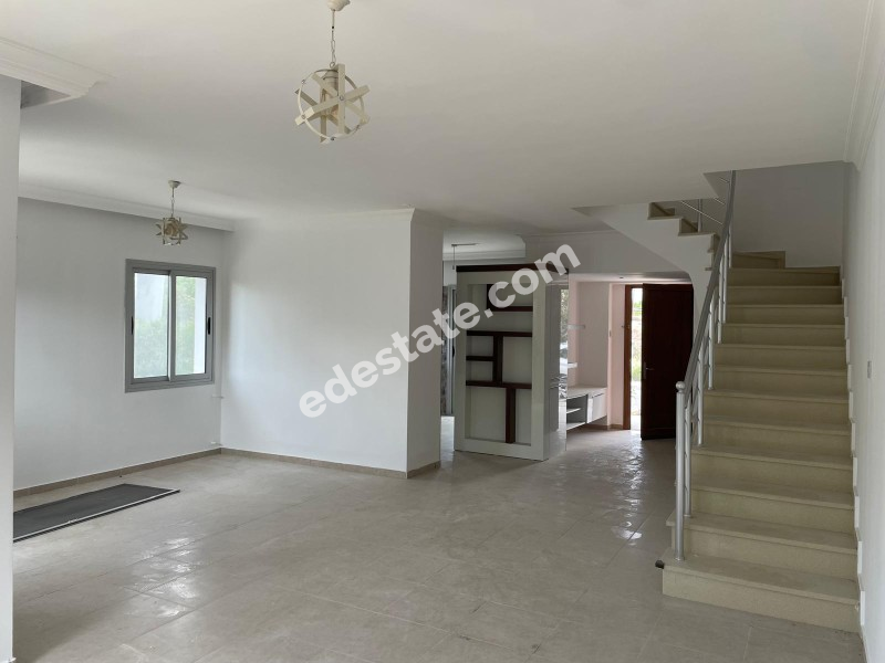 Lefkoşa Minareliköy'de HAVUZLU SİTE İÇERİSİNDE SATILIK 3+1 İKİZ VİLLA 