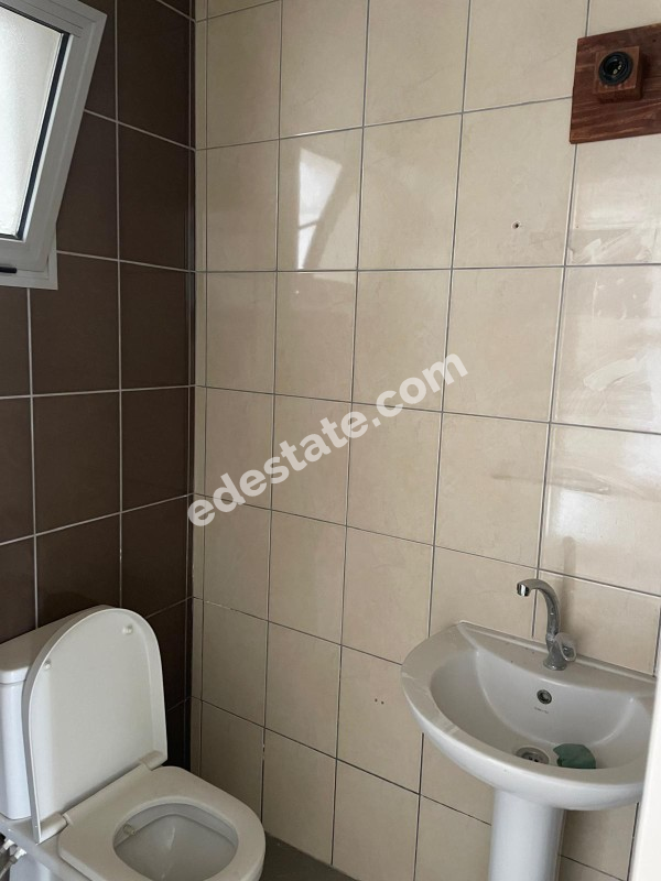 Lefkoşa Minareliköy'de HAVUZLU SİTE İÇERİSİNDE SATILIK 3+1 İKİZ VİLLA 