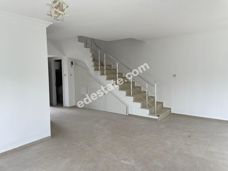 Lefkoşa Minareliköy'de HAVUZLU SİTE İÇERİSİNDE SATILIK 3+1 İKİZ VİLLA 