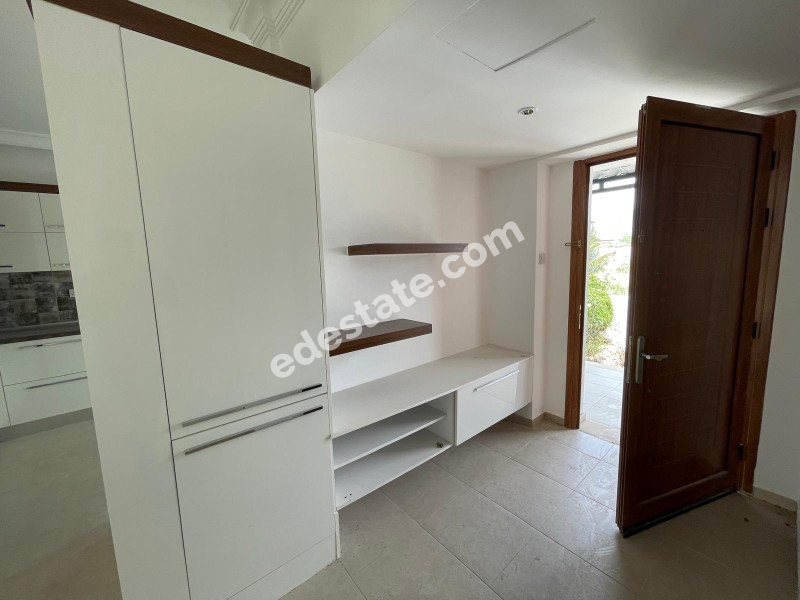 Lefkoşa Minareliköy'de HAVUZLU SİTE İÇERİSİNDE SATILIK 3+1 İKİZ VİLLA 