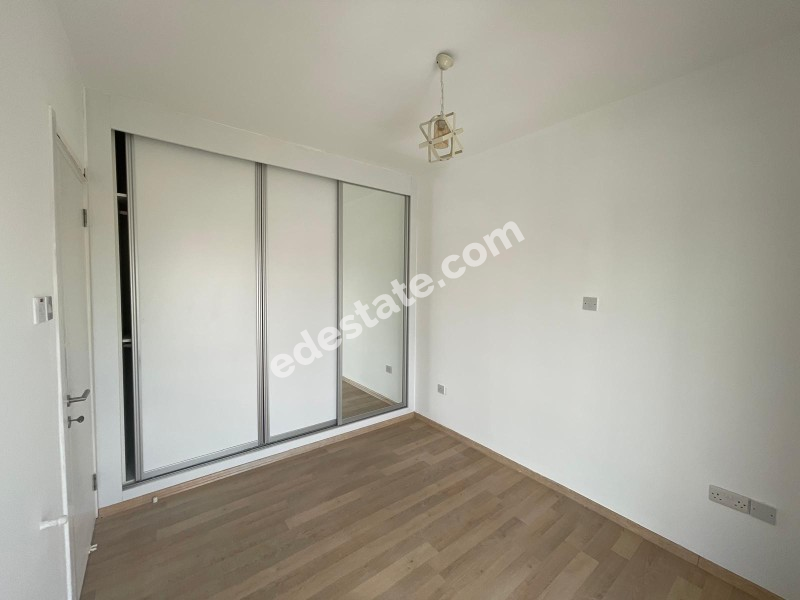 Lefkoşa Minareliköy'de HAVUZLU SİTE İÇERİSİNDE SATILIK 3+1 İKİZ VİLLA 