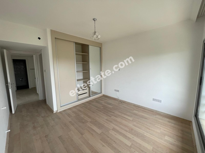 Lefkoşa Minareliköy'de HAVUZLU SİTE İÇERİSİNDE SATILIK 3+1 İKİZ VİLLA 