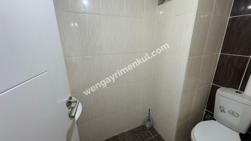 SATILIK DÜKKAN BEYLİKDÜZÜ YAKUPLU MAHALLESİ 120. SOKAK DEPO & WC