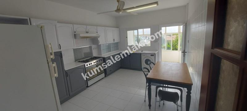 LEFKOŞA KÖŞKÜÇİFLİKTE SATILIK TİCARİ İZİNLİ TÜRK MALI  4+1 DAİRE 