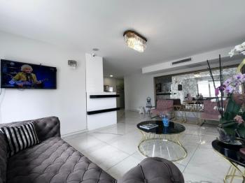 Girne Merkez Ana Arter Üzerinde Satılık 1. Kat Ofis