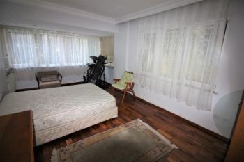 Tarabya'da Sanatçılar Sitesi'nde Satılık Temiz Bahçe Katı