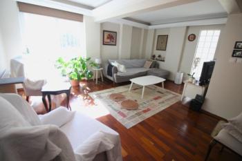 Tarabya'da Sanatçılar Sitesi'nde Satılık Temiz Bahçe Katı